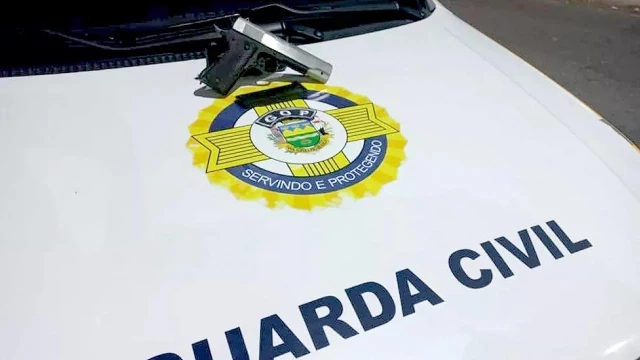 Mãe de aluno é detida após ameaçar diretora com arma falsa em Taubaté
