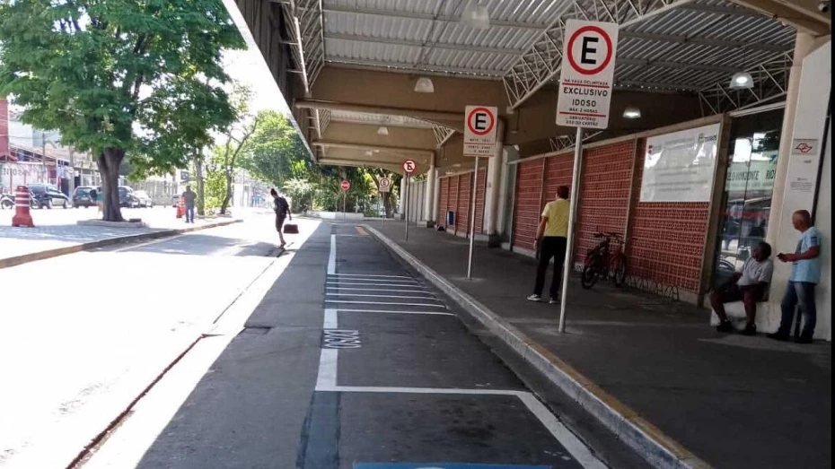 Rua em frente à Rodoviária Nova tem sentido alterado em Taubaté Rua em frente à Rodoviária Nova tem sentido alterado em Taubaté