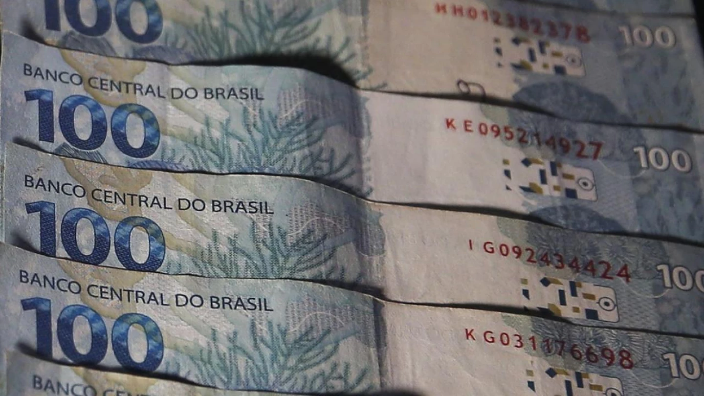 Trabalhadores nascidos em junho podem sacar até R$ 1 mil no FGTS