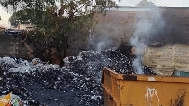 Depósito de recicláveis é destruído por incêndio em Taubaté