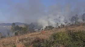 Incêndio consome equivalente a 20 campos de futebol em Taubaté
