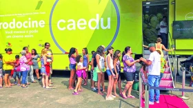 Cinema itinerante é atração em Taubaté