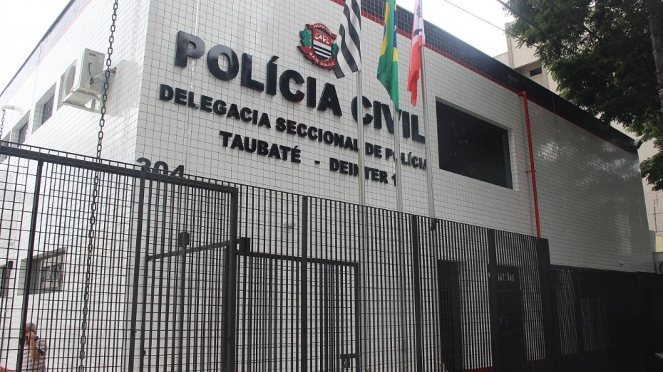 Polícia investiga assassinato de adolescente em frente à adega, em Taubaté Polícia investiga assassinato de adolescente em frente à adega, em Taubaté