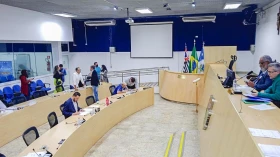 Câmara aprova projeto que proíbe linguagem neutra em escolas de Taubaté Câmara aprova projeto que proíbe linguagem neutra em escolas de Taubaté