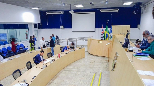 Câmara aprova projeto que proíbe linguagem neutra em escolas de Taubaté