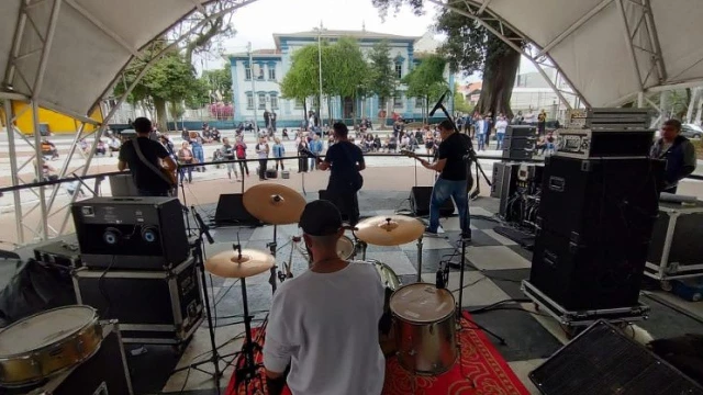 Shows de rock são atrações em praça de Taubaté