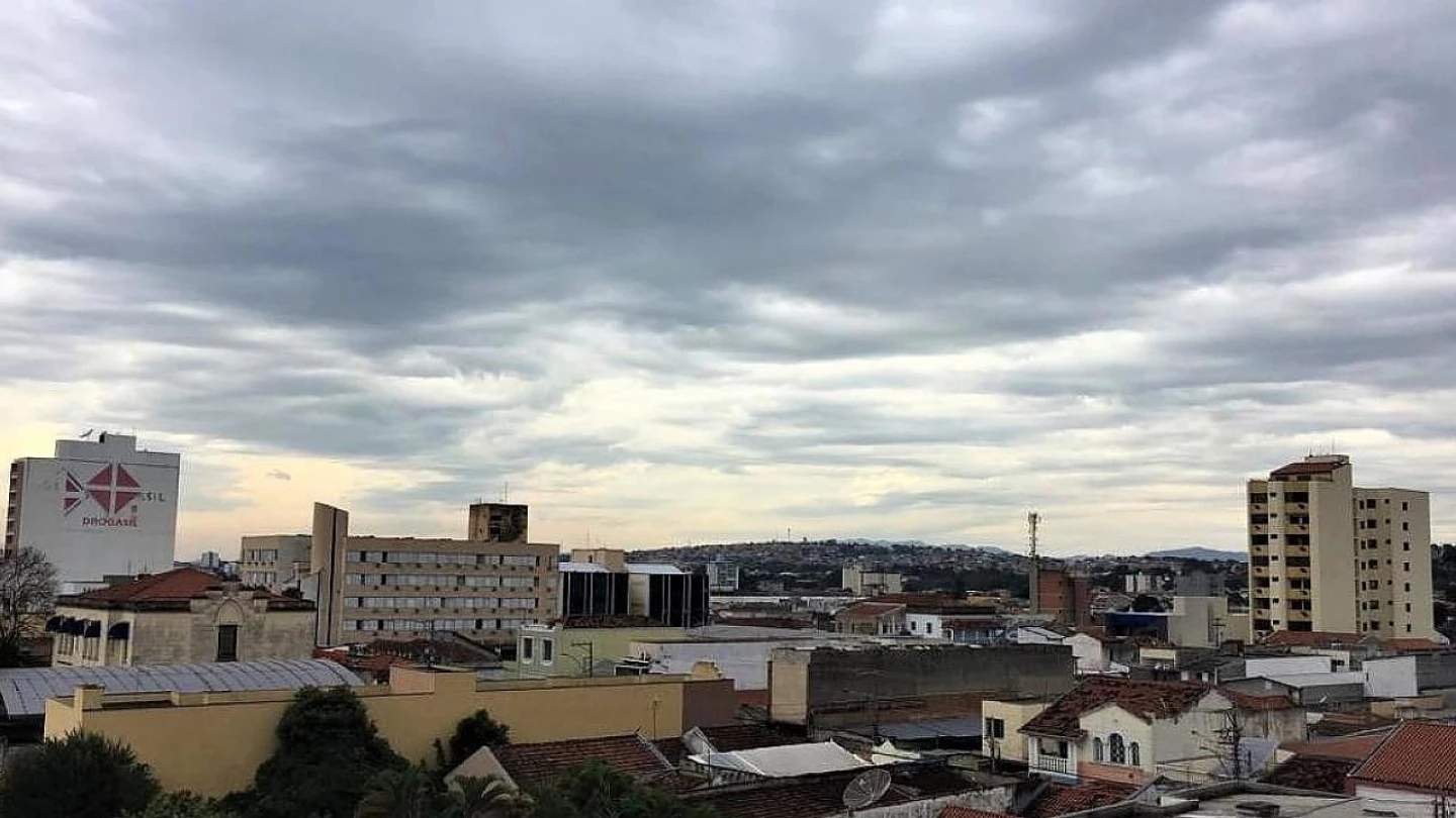 Chuva diminui, mas nebulosidade continua intensa no Vale do Paraíba