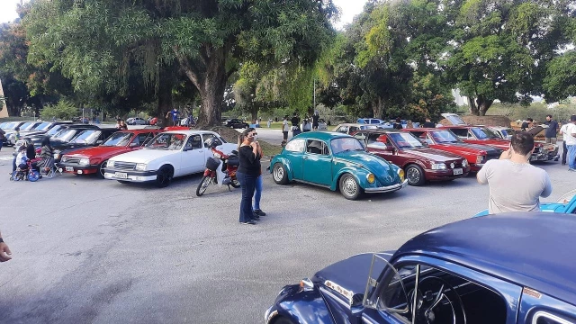 Evento com carros antigos é atração no Sedes, em Taubaté