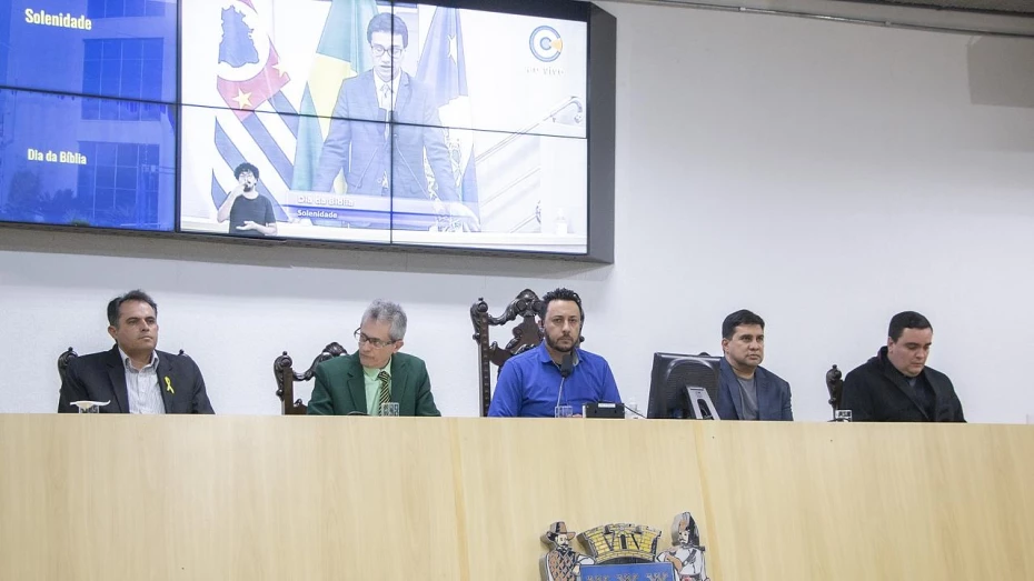 Dia da Bíblia reúne representantes de diferentes religiões na Câmara de Taubaté Dia da Bíblia reúne representantes de diferentes religiões na Câmara de Taubaté