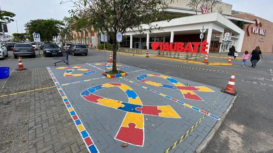 Taubaté já disponibiliza cartões de estacionamento para pessoas com TEA