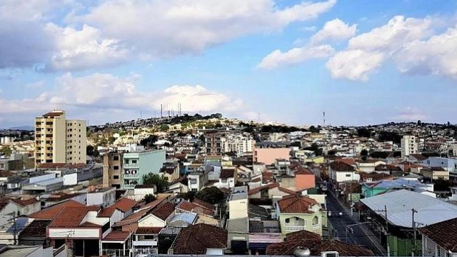 Temperaturas sobem em dia de sol entre nuvens no Vale do Paraíba