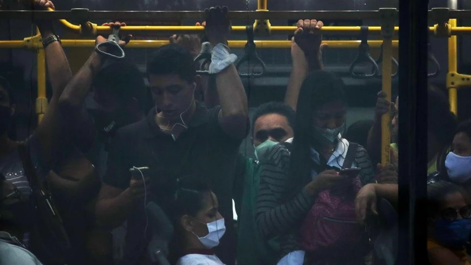 Covid-19: infectologistas defendem volta das máscaras e mais vacinação Covid-19: infectologistas defendem volta das máscaras e mais vacinação