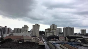 Semana começa com chance de chuva a qualquer hora no Vale