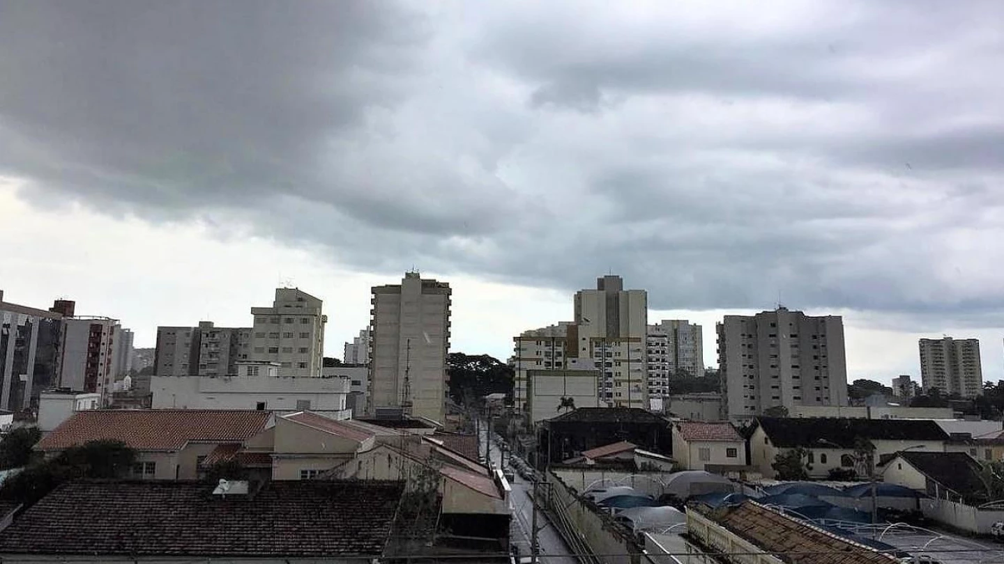 Semana começa com chance de chuva a qualquer hora no Vale