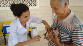 Vacinação antirrábica chega aos bairros Santa Tereza e São Gonçalo