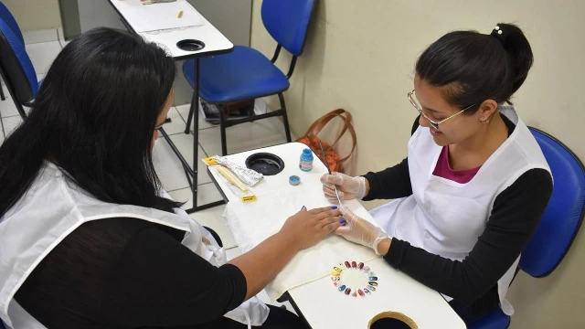 Escola do Trabalho abre vagas para cursos gratuitos em duas unidades