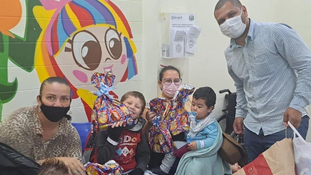 Brinquedos são distribuídos no Pronto Socorro Infantil de Taubaté
