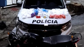 Blitz: homem é preso com mais de 4 mil porções de drogas em Taubaté Blitz: homem é preso com mais de 4 mil porções de drogas em Taubaté