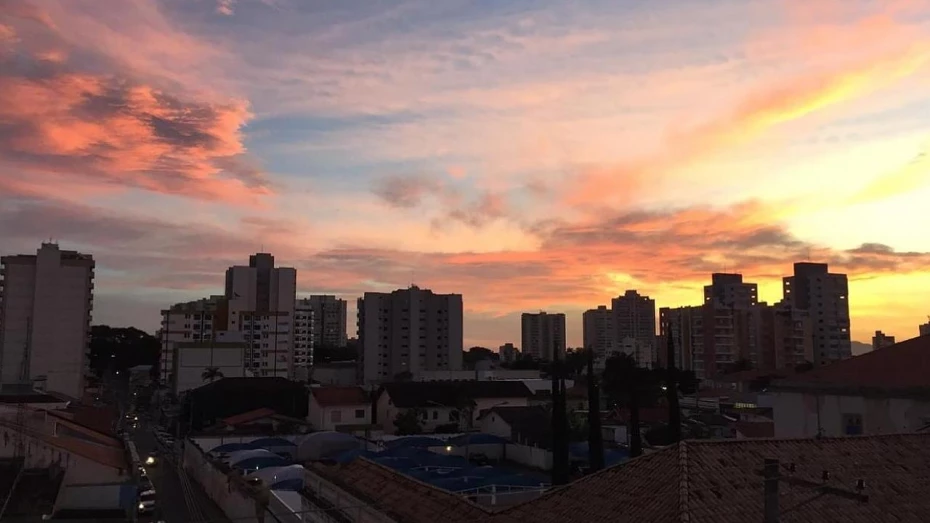 Sol aparece entre nuvens ao longo do fim de semana em Taubaté e região