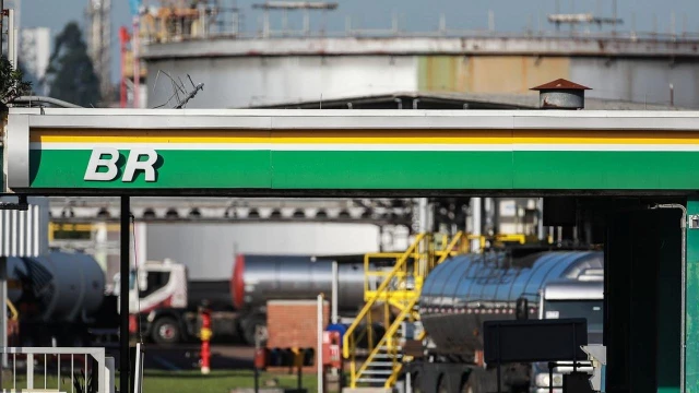 Petrobras aumenta preço de venda de gasolina para as distribuidoras