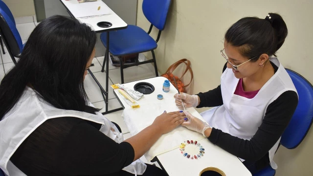 Escola do Trabalho de Taubaté oferece curso de manicure e pedicure