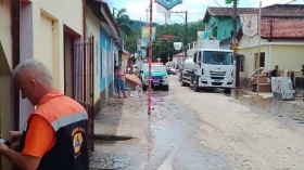 Chuva deixa 700 pessoas desalojadas e São Luiz adia carnaval