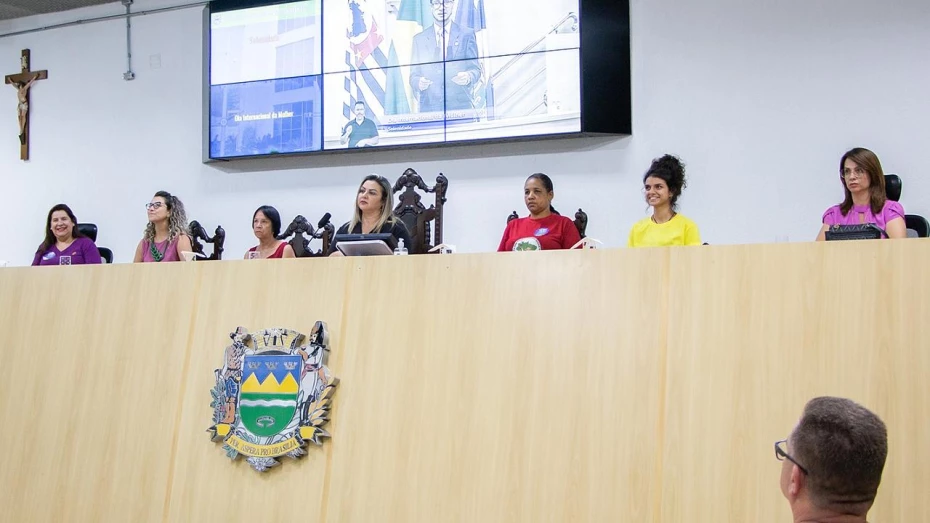 Câmara de Taubaté tem solenidade para exaltar as mulheres