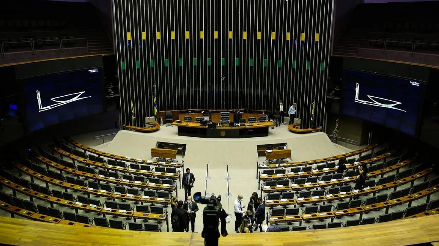 Deputados aprovam criação do selo "Empresa Amiga da Mulher"