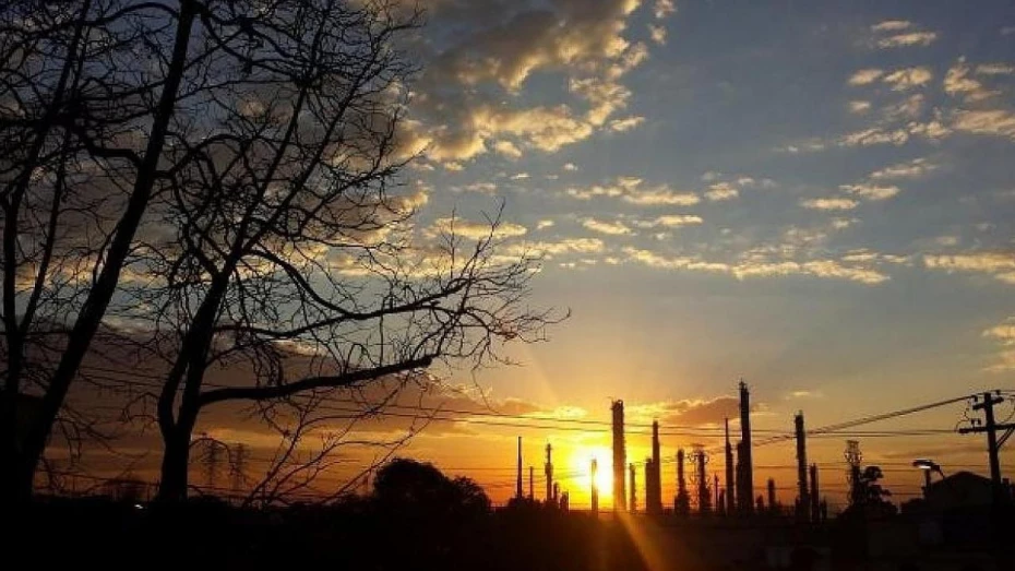 Sol aparece entre nuvens em Taubaté e em outras cidades da região