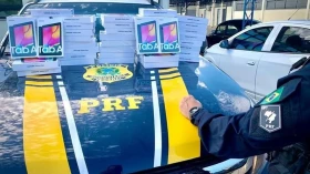 Ação da PRF na Via Dutra apreende 50 tablets lacrados em Taubaté