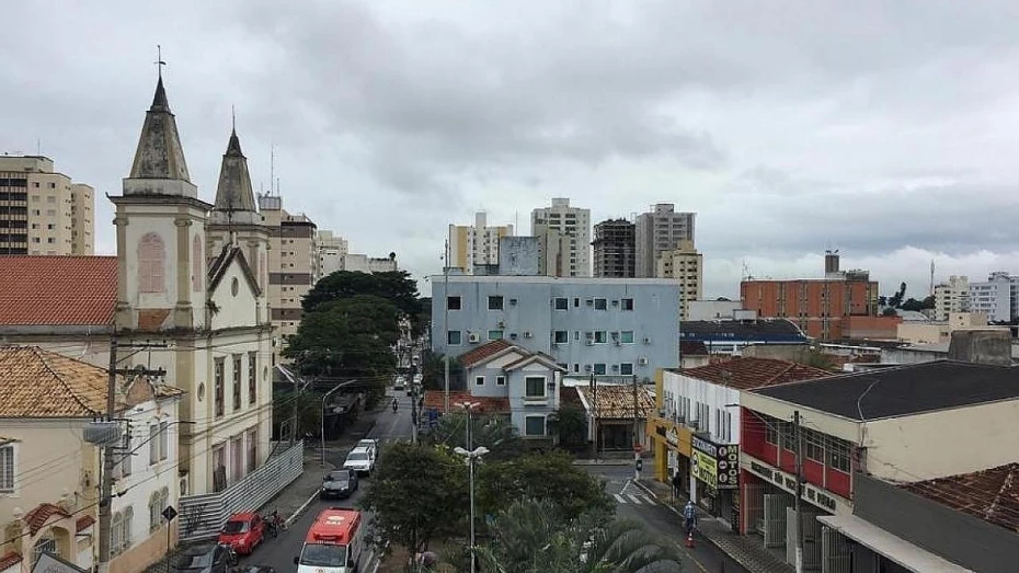 Semana começa com chuva e baixas temperaturas no Vale do Paraíba