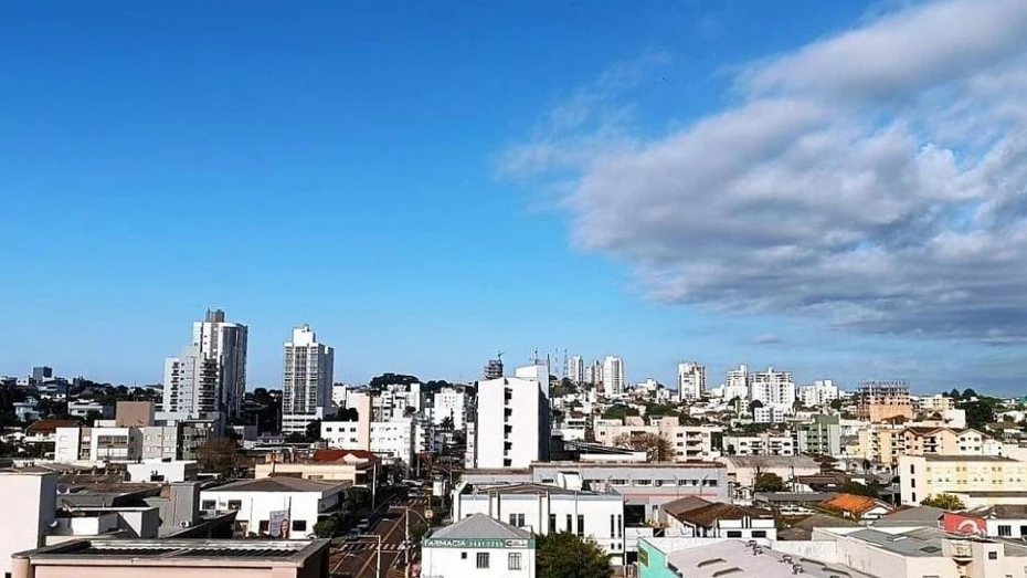 Vale do Paraíba inicia semana com calor, mas frente fria se aproxima