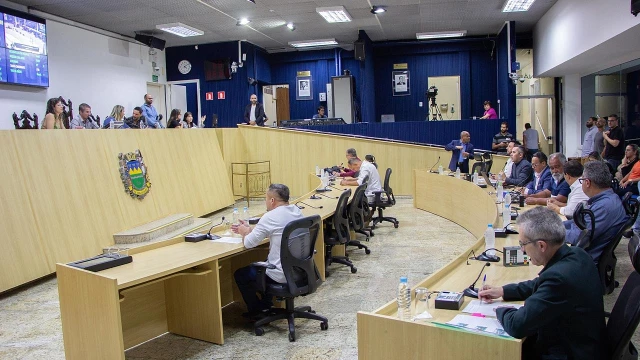 Vereadores de Taubaté derrubam veto do prefeito a quatro propostas