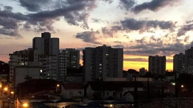 Vale segue com temperaturas elevadas, mas frente fria se aproxima