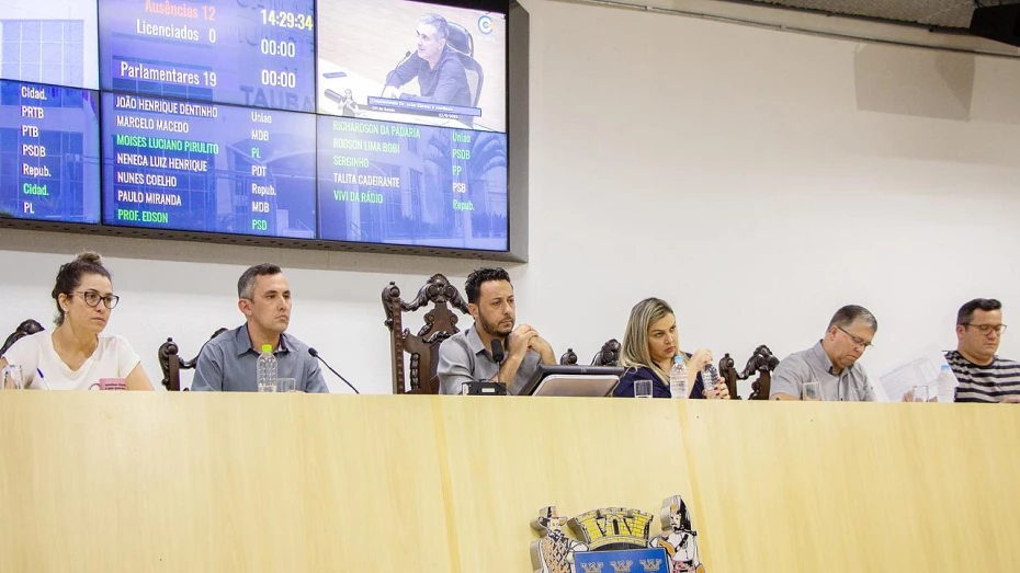 Câmara de Taubaté debate ensino médio e plano de carreira na semana