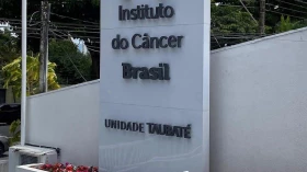 Outubro Rosa: por que o autoexame não deve substituir a mamografia