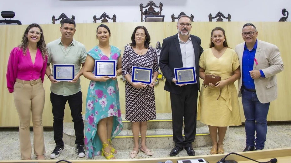 Professores são homenageados na Câmara de Taubaté