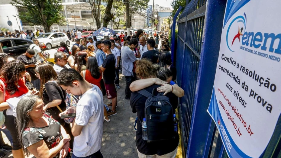 Primeira prova do Enem teve mais textos e nível de dificuldade médio