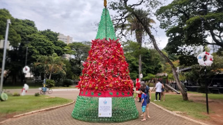 Carreata é atração no lançamento da decoração de Natal em Taubaté