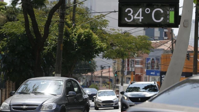 Semana começa com temperaturas elevadas e chance de chuva no Vale