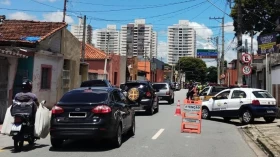 Blitz termina com 25 veículos autuados e 18 recolhidos em Taubaté