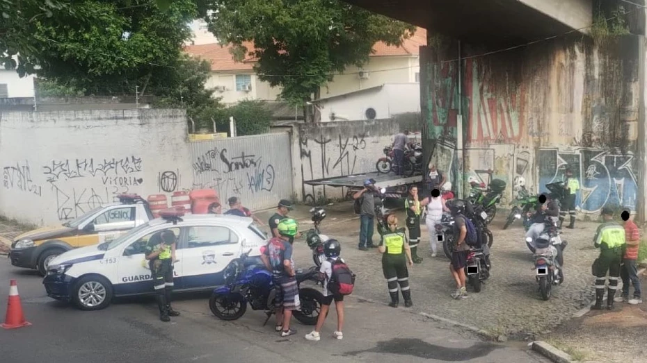 Blitz na região central de Taubaté termina com 21 veículos autuados Blitz na região central de Taubaté termina com 21 veículos autuados
