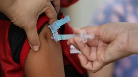 Fiocruz: vacinas protegem crianças de covid longa, infecção e morte