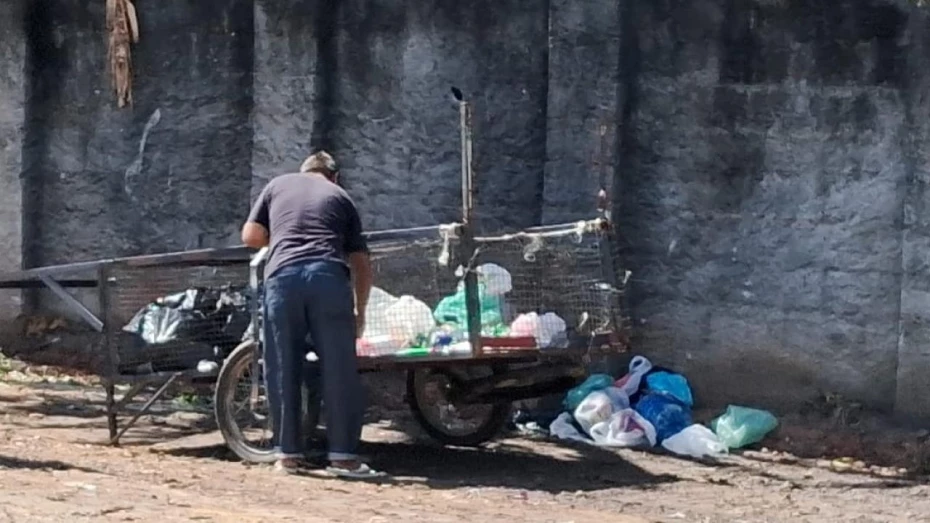 Descarte irregular de lixo pode gerar multa de R$ 2,5 mil em Taubaté Descarte irregular de lixo pode gerar multa de R$ 2,5 mil em Taubaté