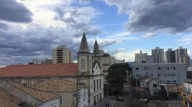 Semana começa com sol e chance de pancadas de chuva no Vale do Paraíba