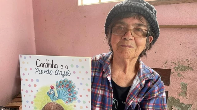 Morre figureira que criou o tradicional pavão azul em Taubaté