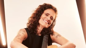 Sesc Taubaté abre vendas para show de Zélia Duncan 