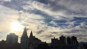 Fim de semana com nuvens e queda nas temperaturas no Vale do Paraíba