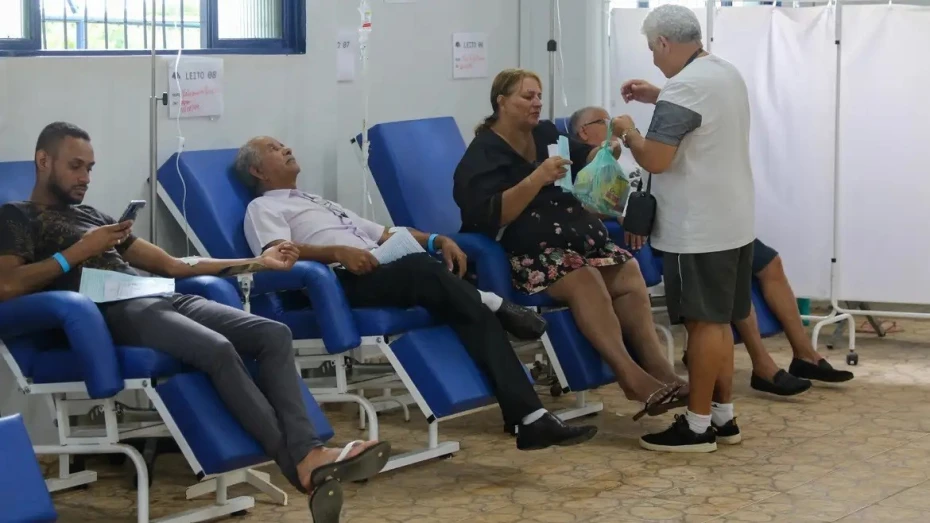 Entenda a diferença dos sintomas de dengue e de covid-19 Entenda a diferença dos sintomas de dengue e de covid-19
