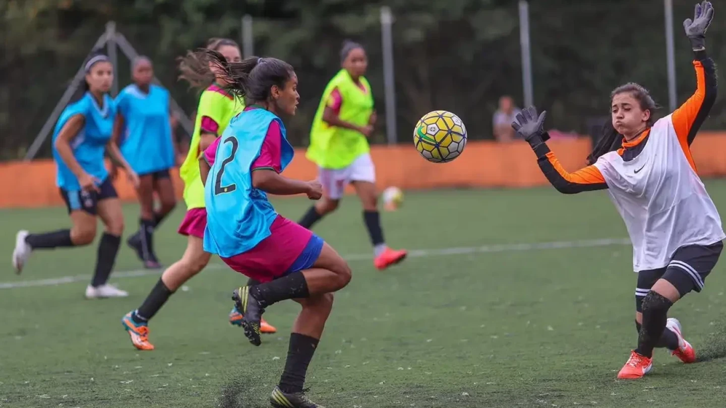 Programa de Taubaté irá oferecer 55 vagas para aulas de futebol feminino